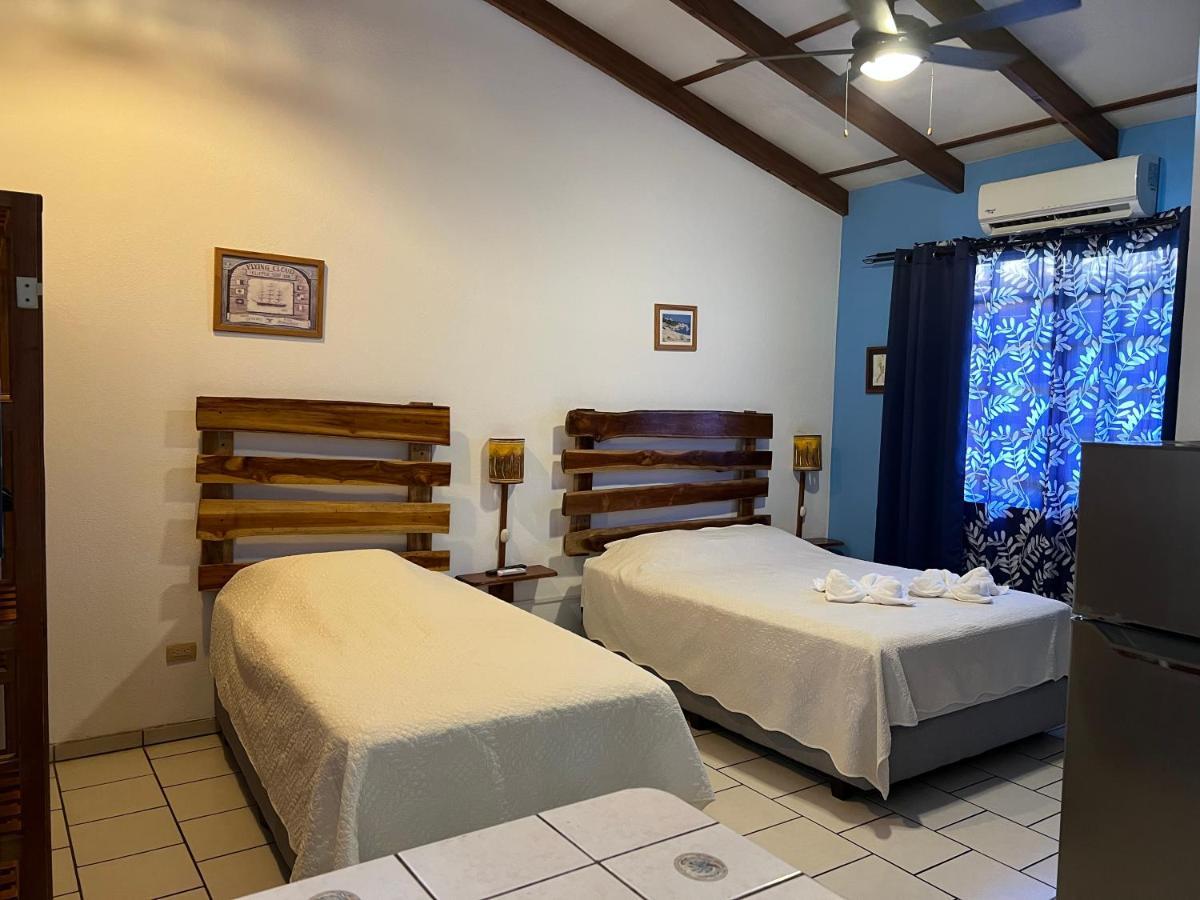Cabinas El Colibri Puerto Carrillo Exterior photo