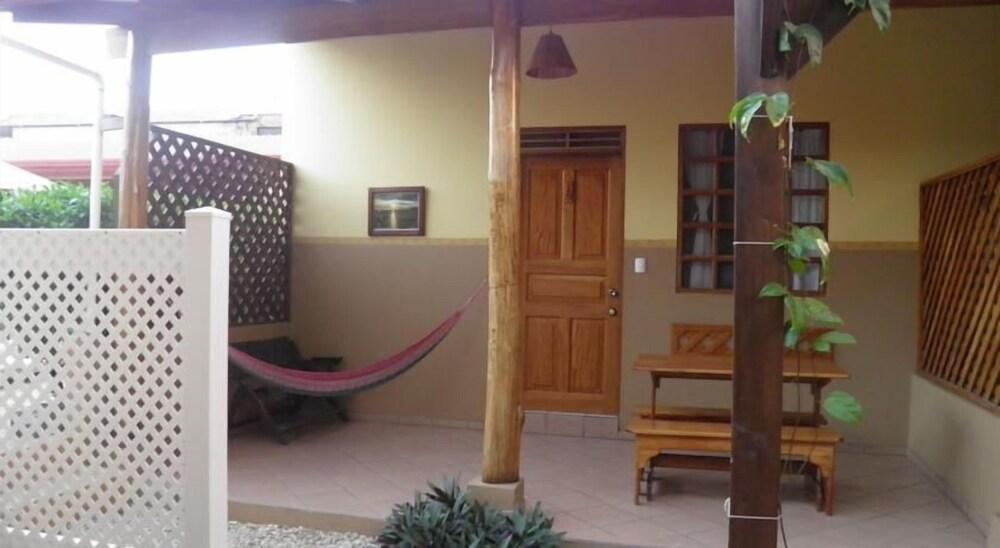 Cabinas El Colibri Puerto Carrillo Exterior photo