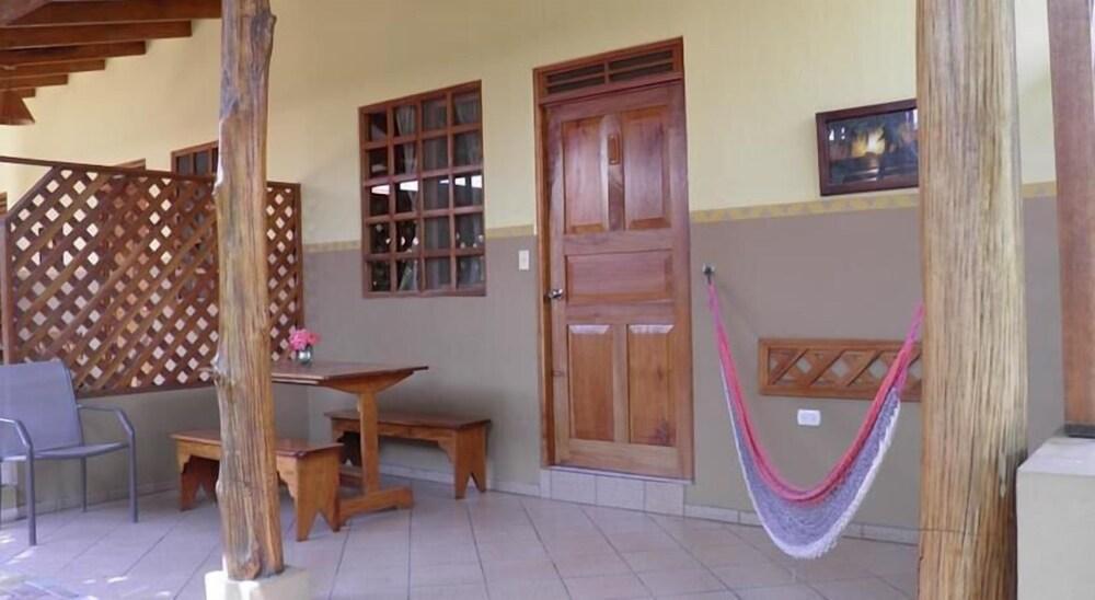 Cabinas El Colibri Puerto Carrillo Exterior photo