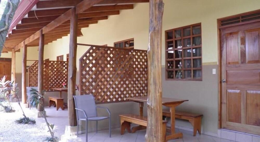 Cabinas El Colibri Puerto Carrillo Exterior photo