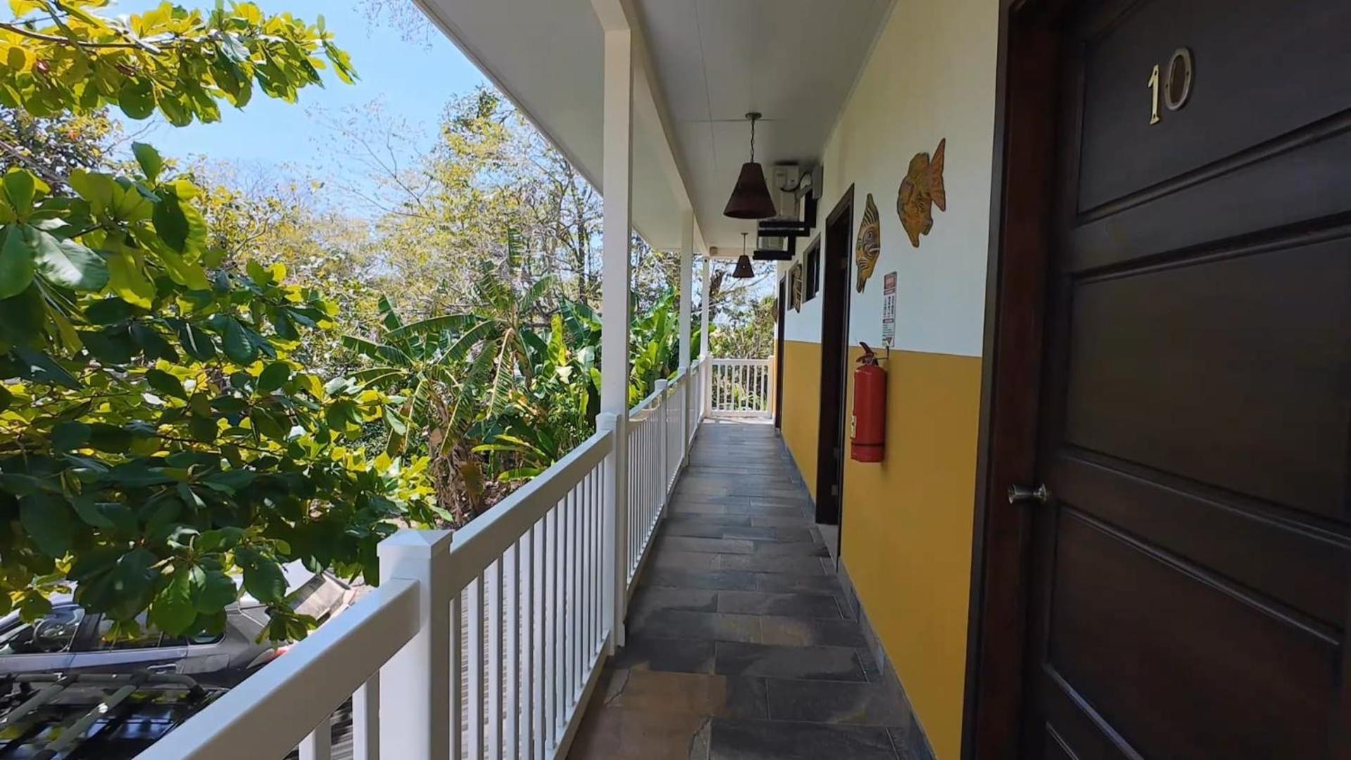 Cabinas El Colibri Puerto Carrillo Exterior photo