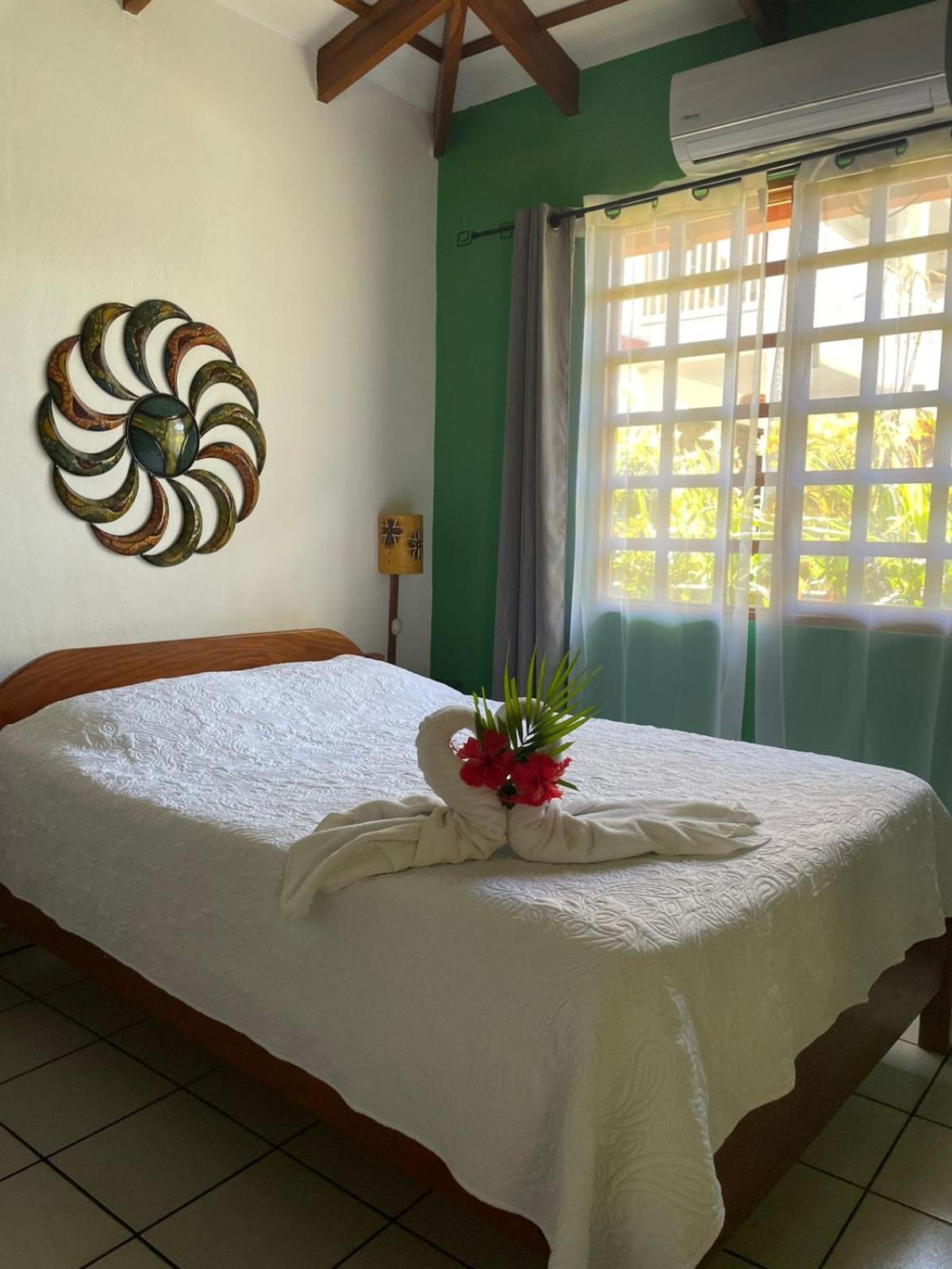 Cabinas El Colibri Puerto Carrillo Exterior photo